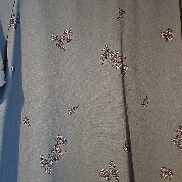 Long-sleeved, flared at wrists - Picture 2 of 7